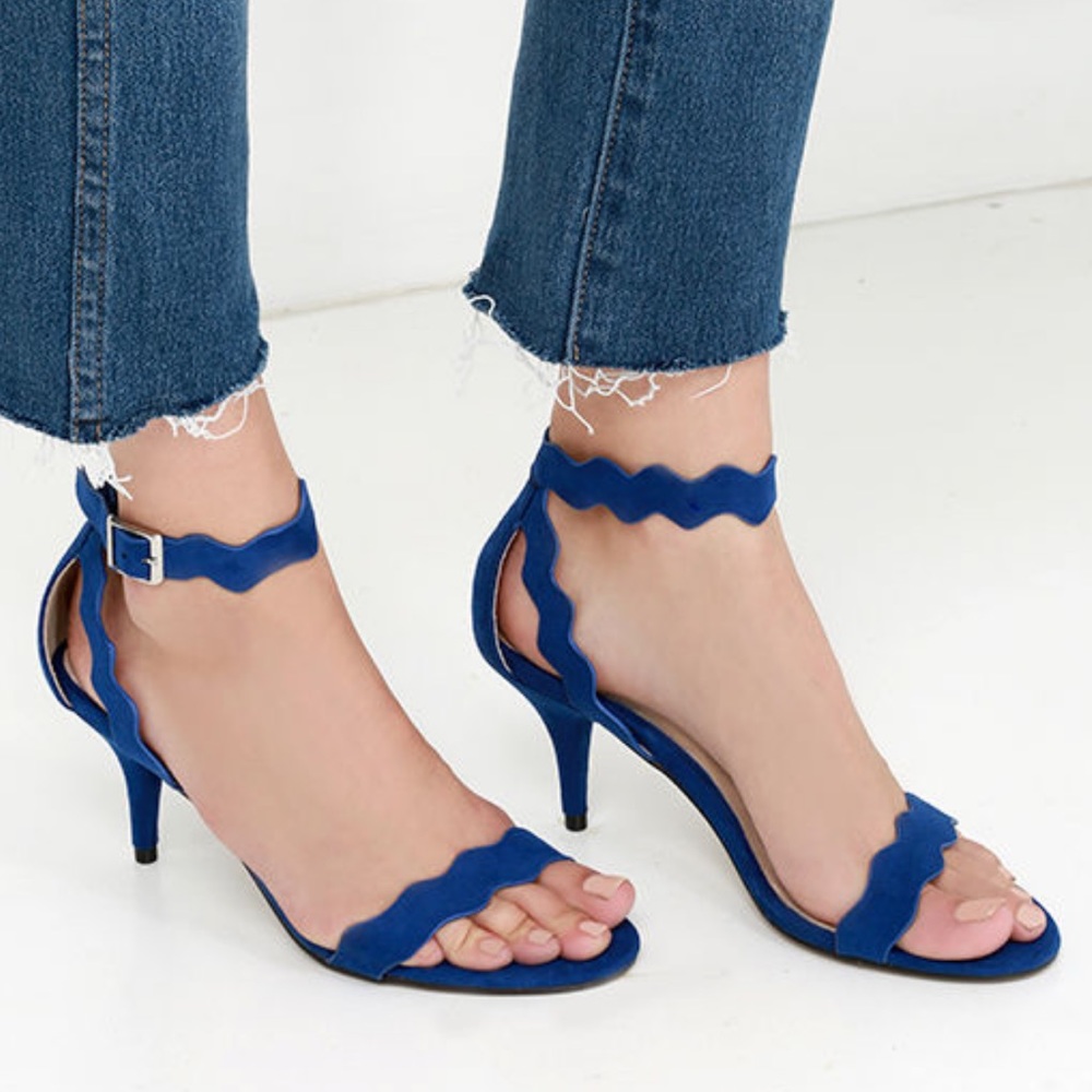 NIB Smoke Gray Scalloped Design Kitten Heel Sandal - Picture 3 of 3